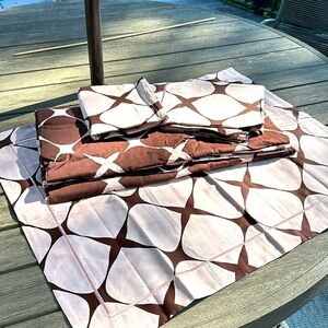 Queen full bedding set with 6 pillow cases, blanket, and duvet cover sham